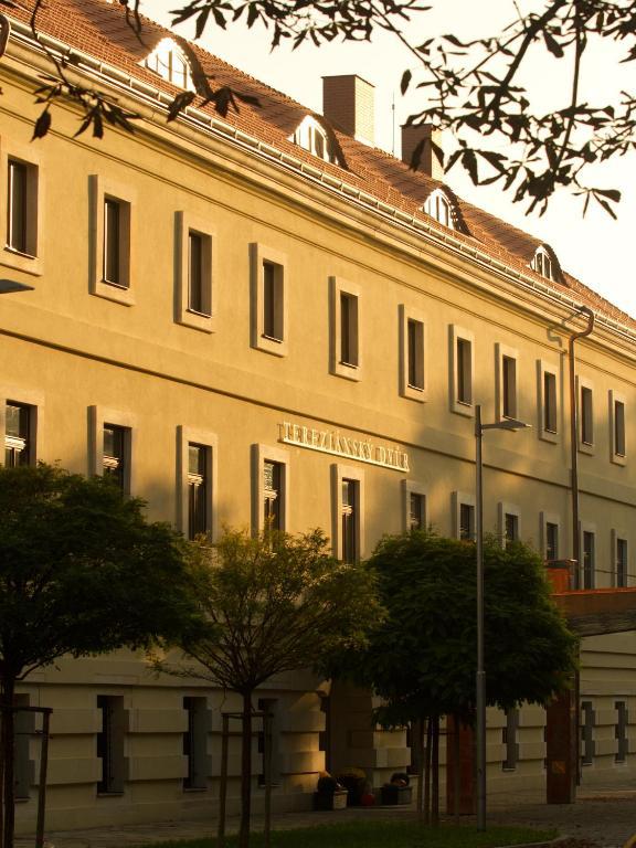 Ea Hotel Tereziansky Dvur Градець-Кралове Екстер'єр фото