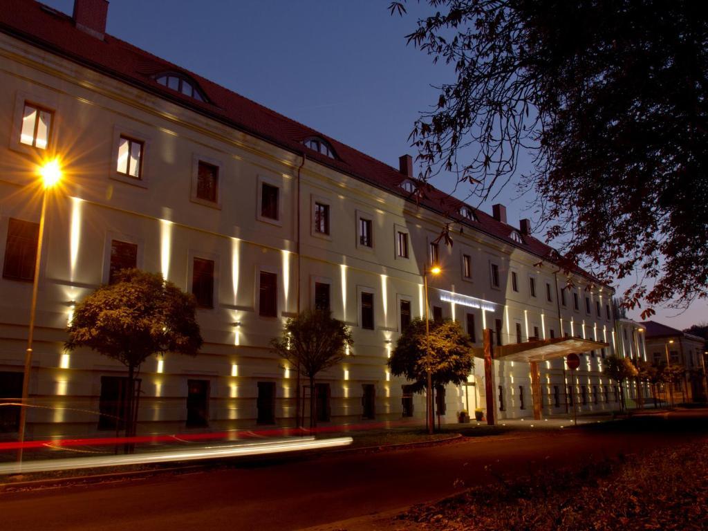 Ea Hotel Tereziansky Dvur Градець-Кралове Екстер'єр фото